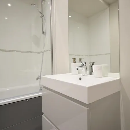 A Brand New Modern 2-bed In Bedminster Bristol