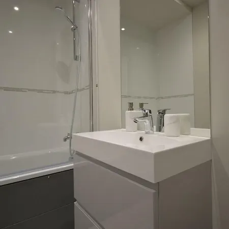 A Brand New Modern 2-bed In Bedminster * Bristol